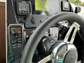 Thumbnail von Jeanneau Merry Fisher 895 Offshore Jeanneau Merry Fisher 895 offshore met Joystick Suzuki Electric steer by wire Stuursysteem