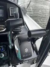 Thumbnail von Jeanneau Merry Fisher 895 Offshore Jeanneau Merry Fisher 895 offshore met Joystick Suzuki Electric steer by wire Stuursysteem