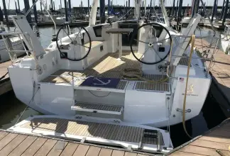 Thumbnail von Beneteau Oceanis 38
