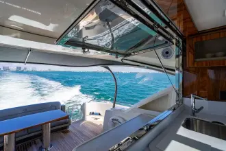 Thumbnail von Riviera 6000 Sport Yacht