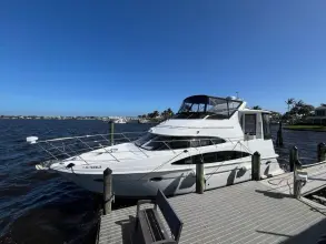 Thumbnail von Carver 396 Motor Yacht