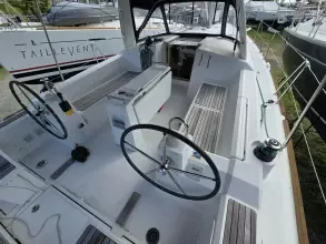 Thumbnail von Beneteau Oceanis 38.1 Sea Hunt