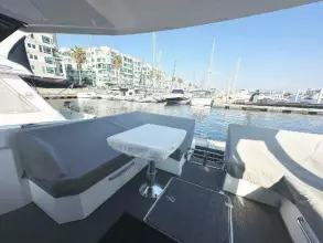 Thumbnail von Cruisers Yachts 390 Express Coupe LUX LIFE