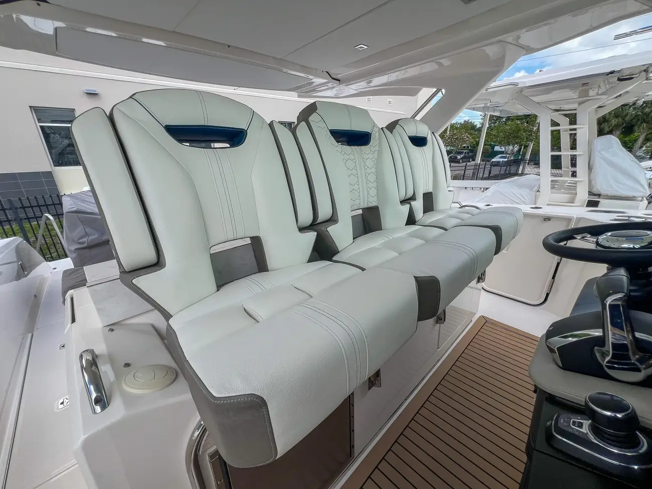 Thumbnail von Tiara Yachts 38 LS