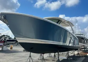 Thumbnail von Tiara Yachts 38 LS