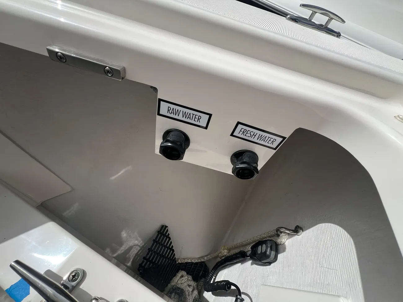 Thumbnail von Tiara Yachts 38 LS