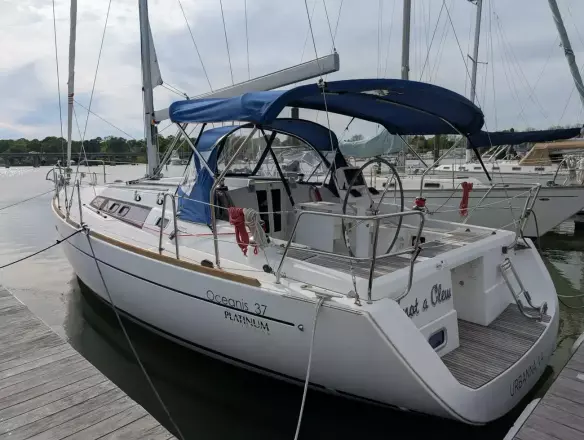 Beneteau Oceanis 37 Knot A Clew