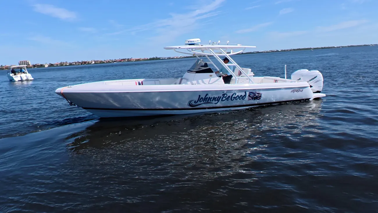 Thumbnail von Intrepid 327 CC