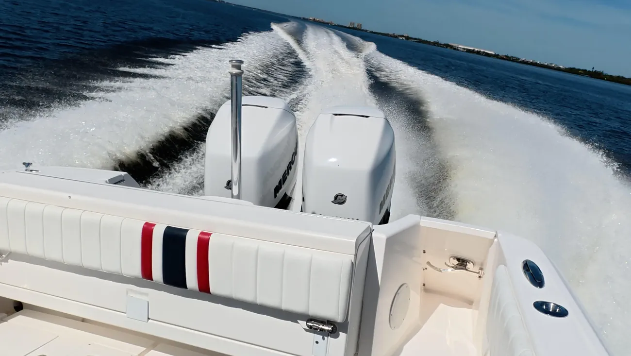 Thumbnail von Intrepid 327 CC