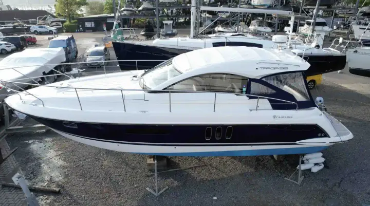 Fairline 38