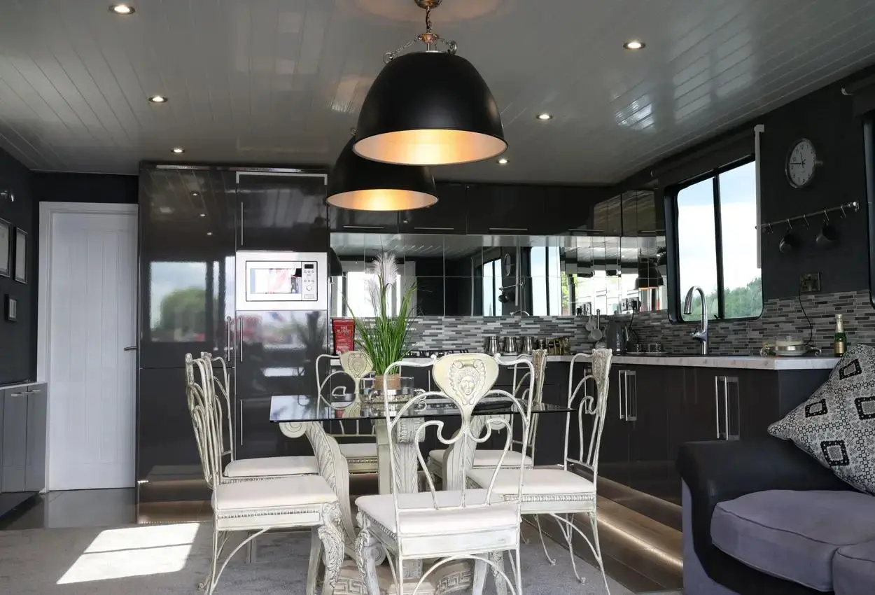 French &amp; Peel Widebeam 24m