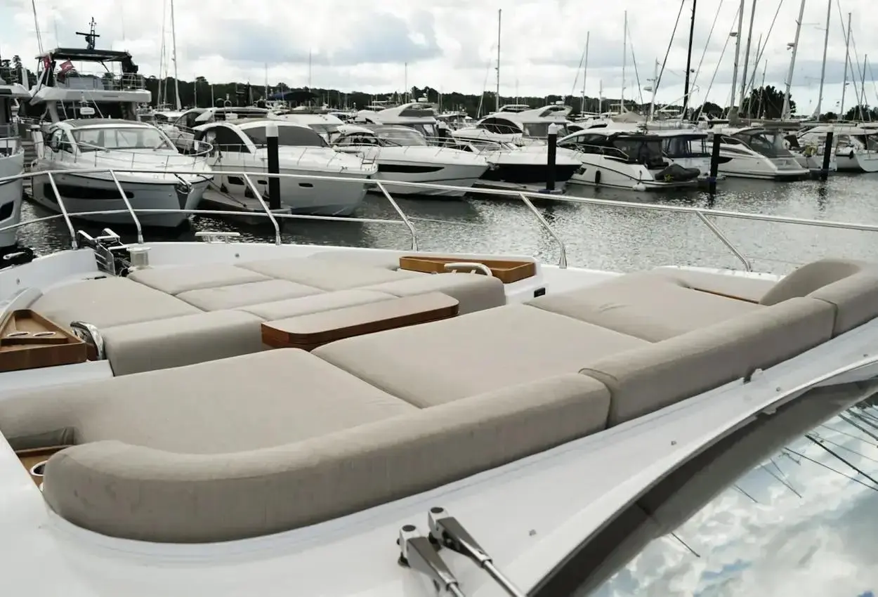 Thumbnail von Azimut 68