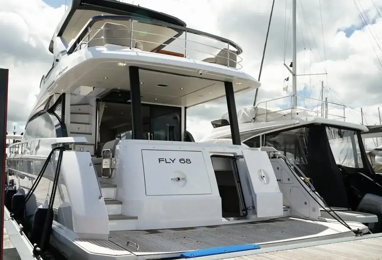 Thumbnail von Azimut 68