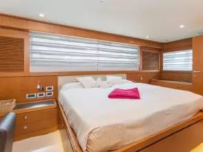 Thumbnail von Ferretti Yachts 840 FERRETTI YACHTS ALTURA 840