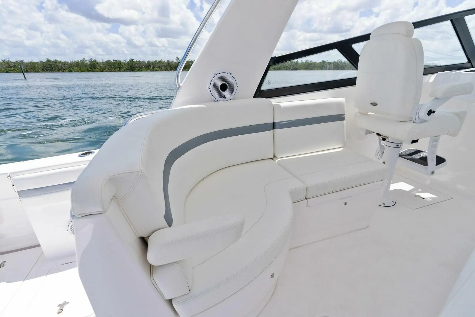 Thumbnail von Intrepid 438 Evolution TIDE CHASER