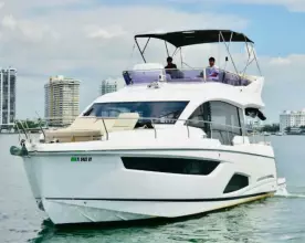 Sealine F430 La Vida Boca