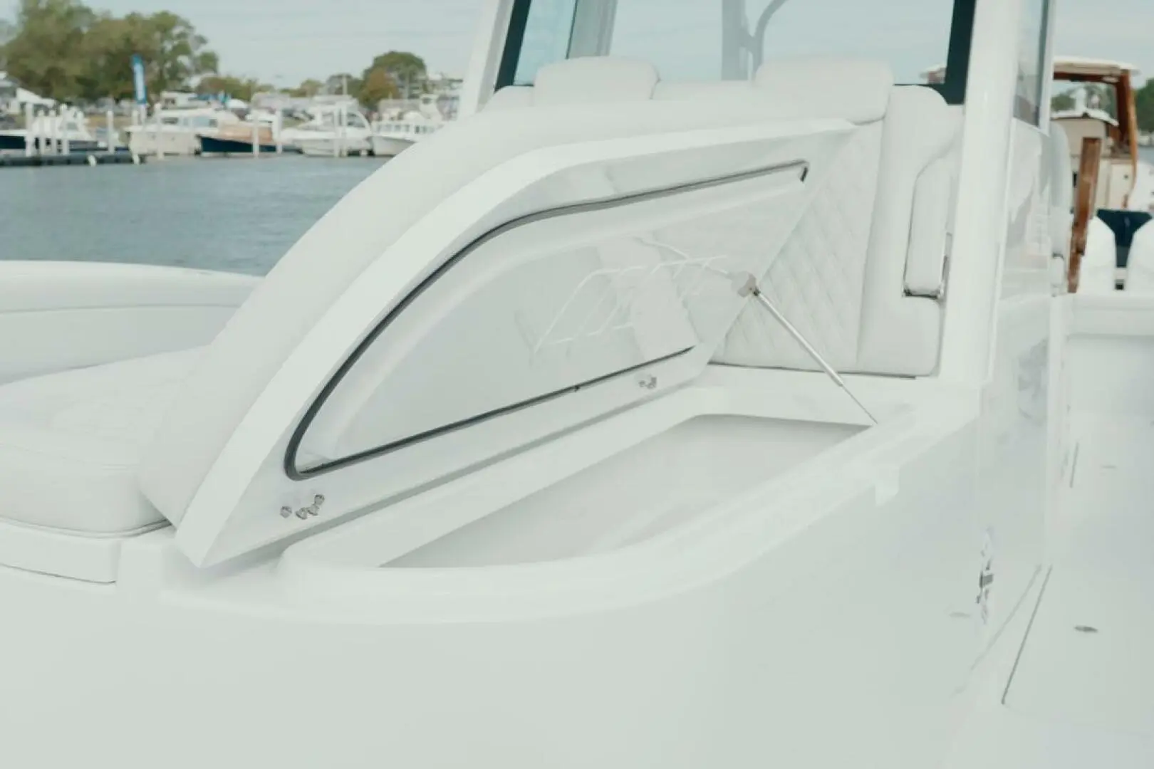 Thumbnail von Costa 34SV Solid State