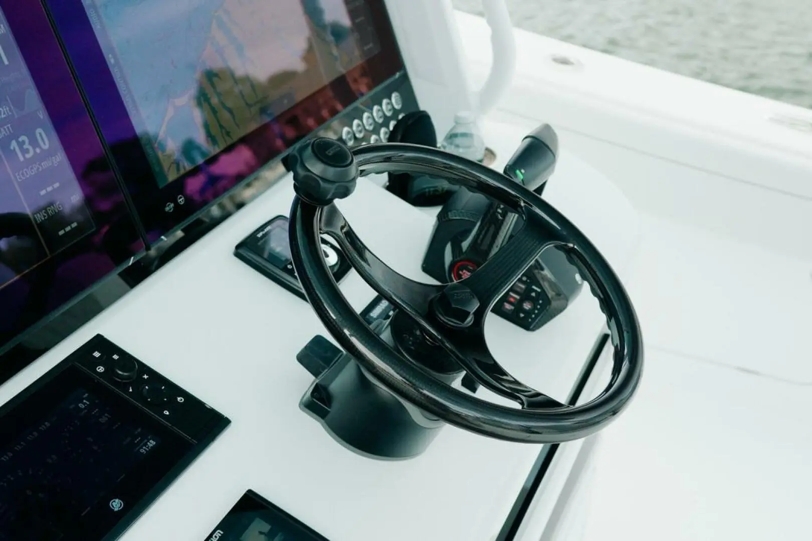 Thumbnail von Costa 34SV Solid State