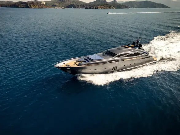 Pershing 115