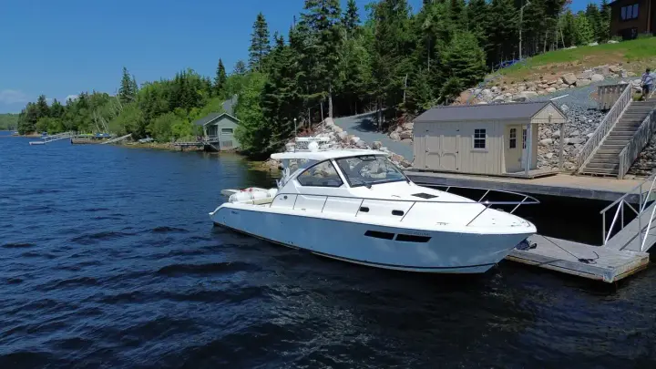 Pursuit OS 355 Sea Hawk