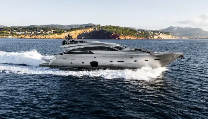 Pershing 92