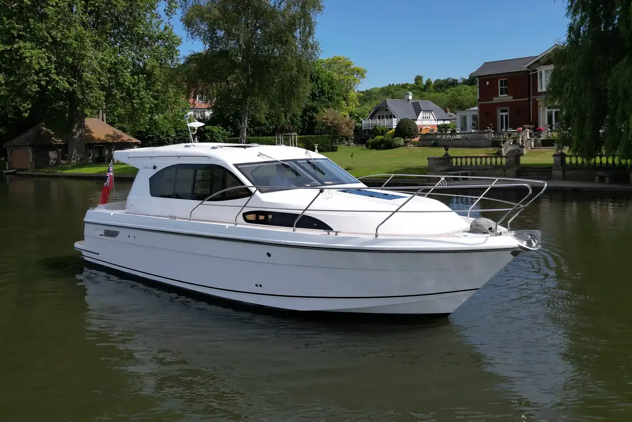 Thumbnail von Haines 32 Sedan Name to be retained by vendor