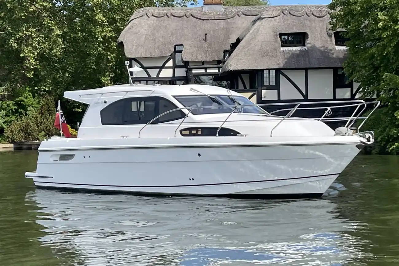 Thumbnail von Haines 32 Sedan Name to be retained by vendor