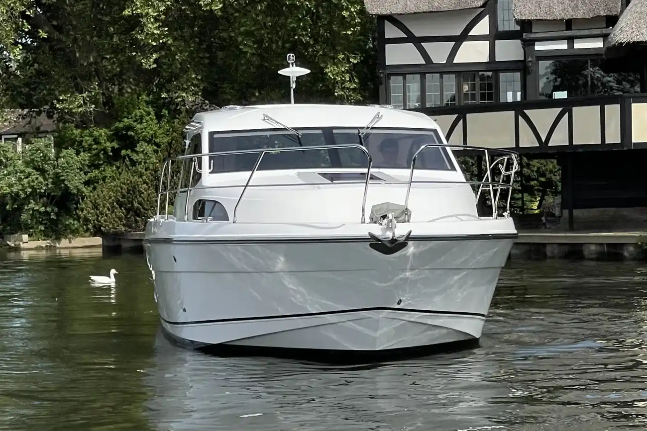 Thumbnail von Haines 32 Sedan Name to be retained by vendor