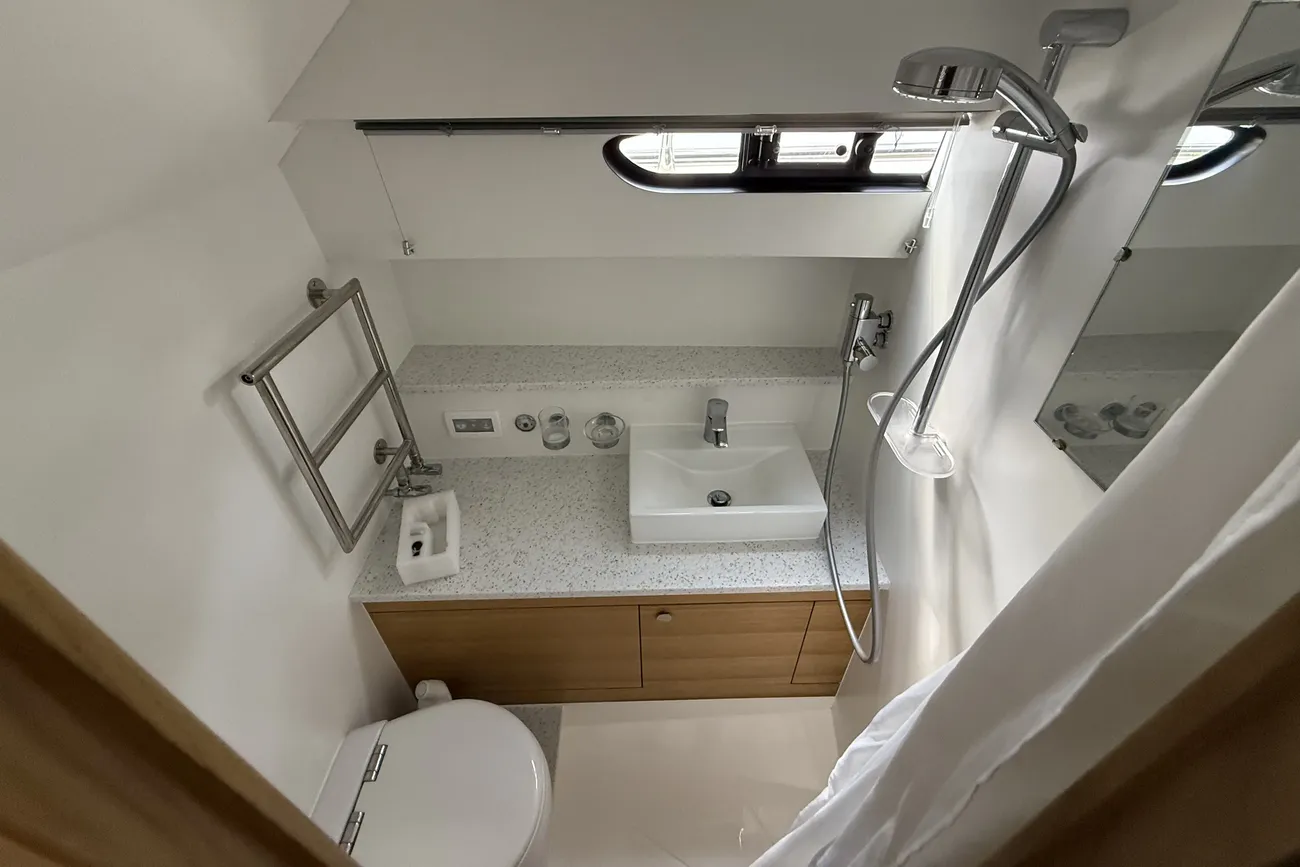 Thumbnail von Haines 32 Sedan Name to be retained by vendor