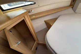 Thumbnail von Haines 32 Sedan Name to be retained by vendor