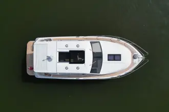 Thumbnail von Haines 32 Sedan Name to be retained by vendor