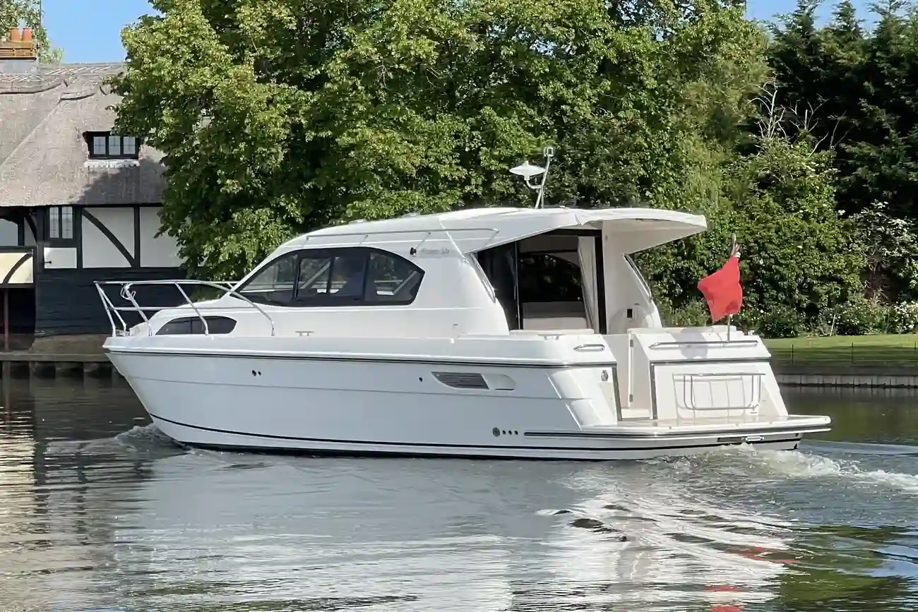 Thumbnail von Haines 32 Sedan Name to be retained by vendor