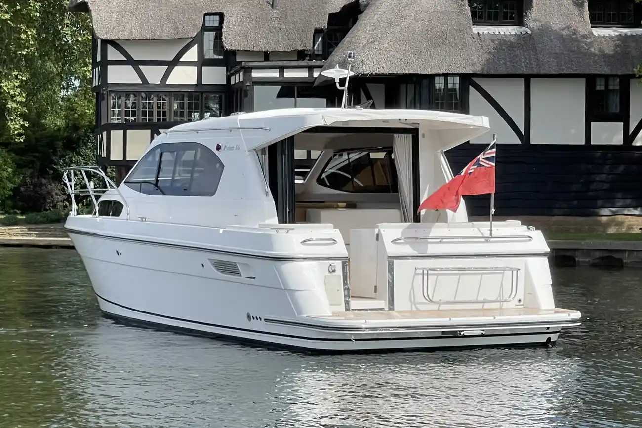 Thumbnail von Haines 32 Sedan Name to be retained by vendor