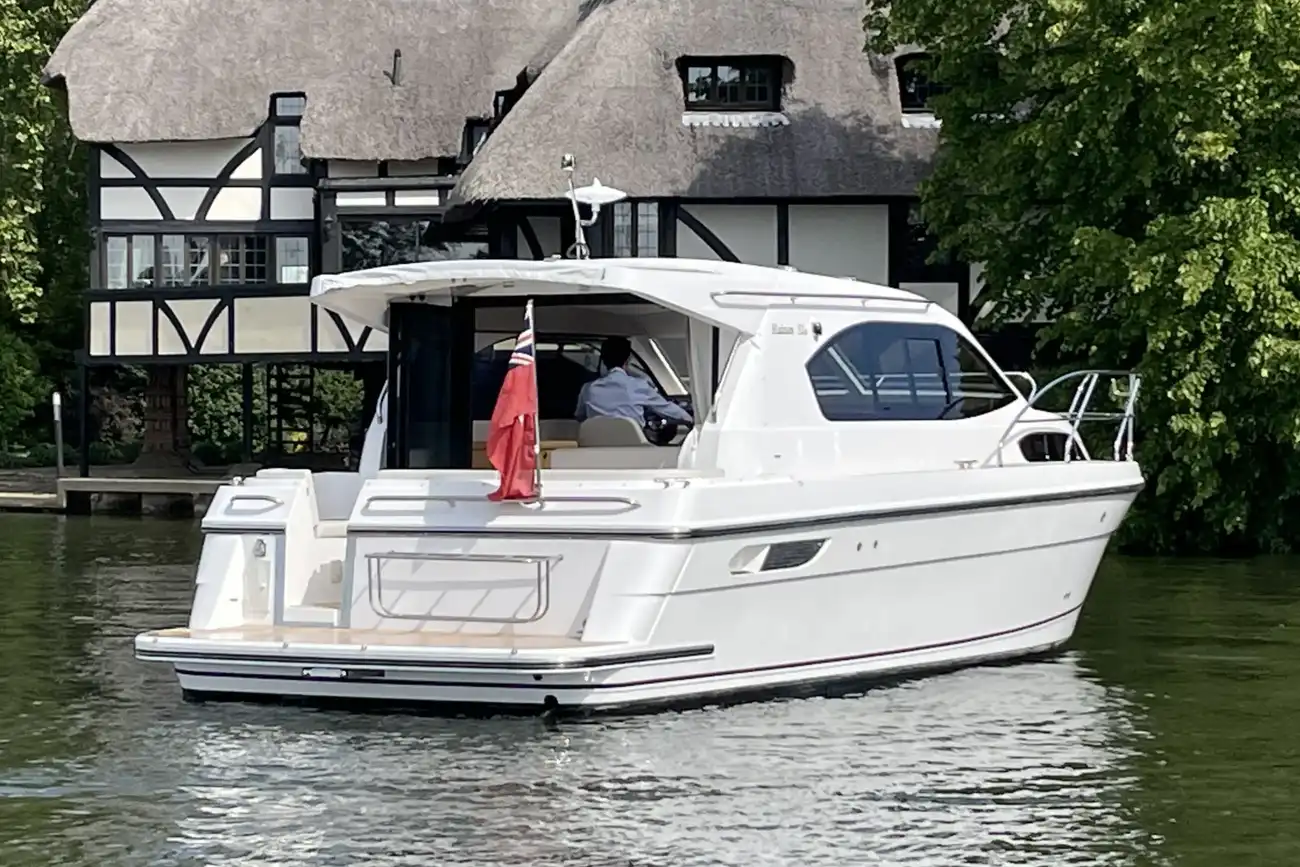 Thumbnail von Haines 32 Sedan Name to be retained by vendor