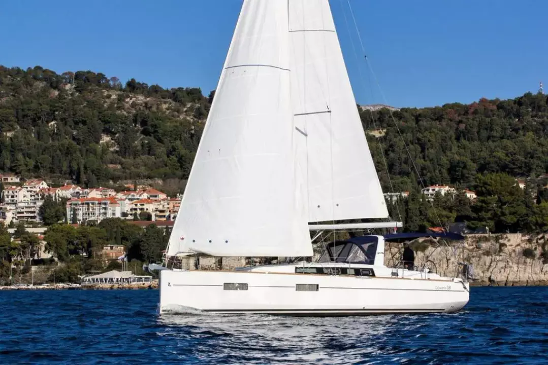 Beneteau Oceanis 38