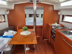 Thumbnail von Beneteau Oceanis 38.1