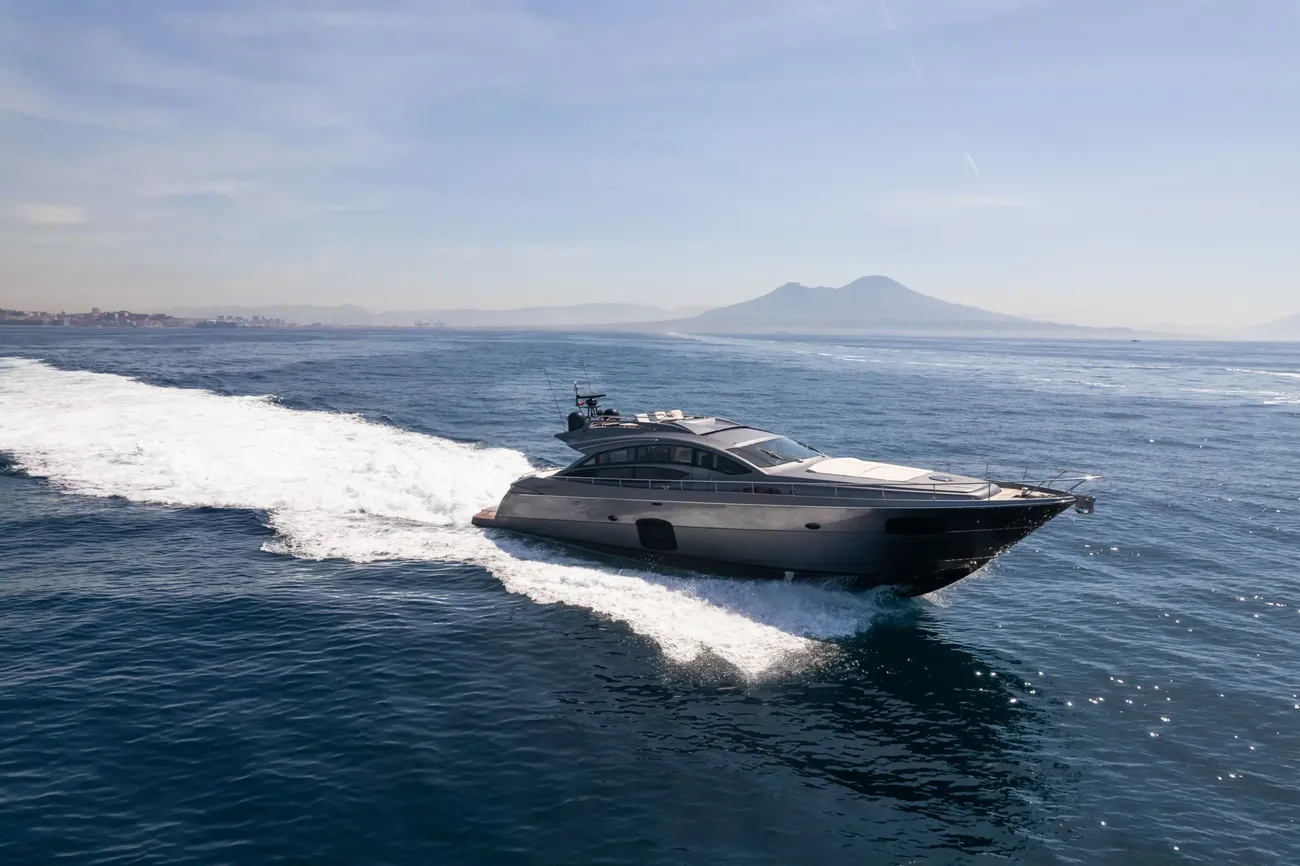 Pershing 74