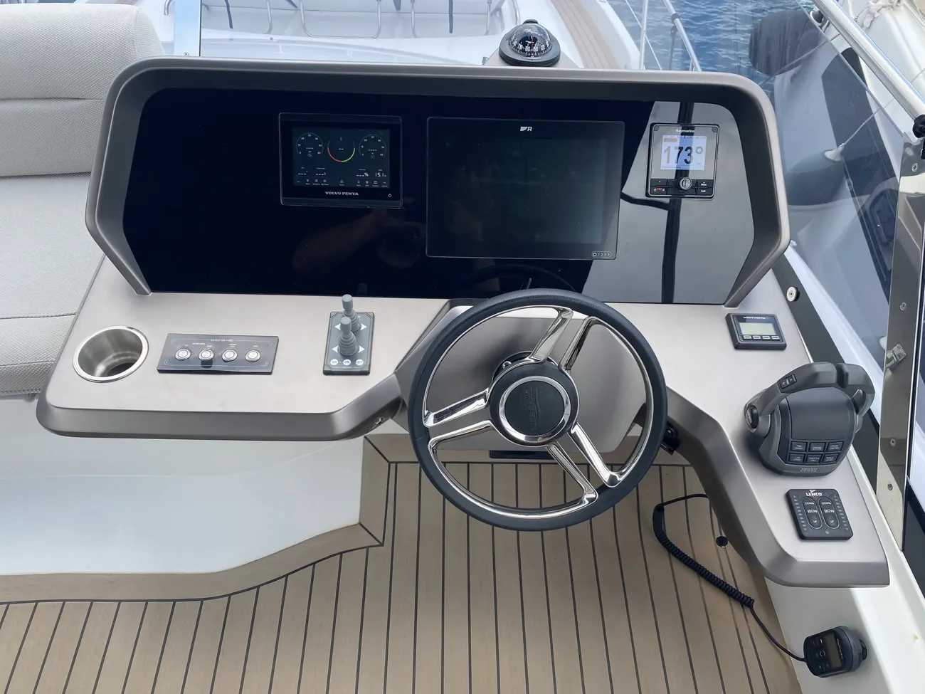 Thumbnail von Galeon 440 FLY