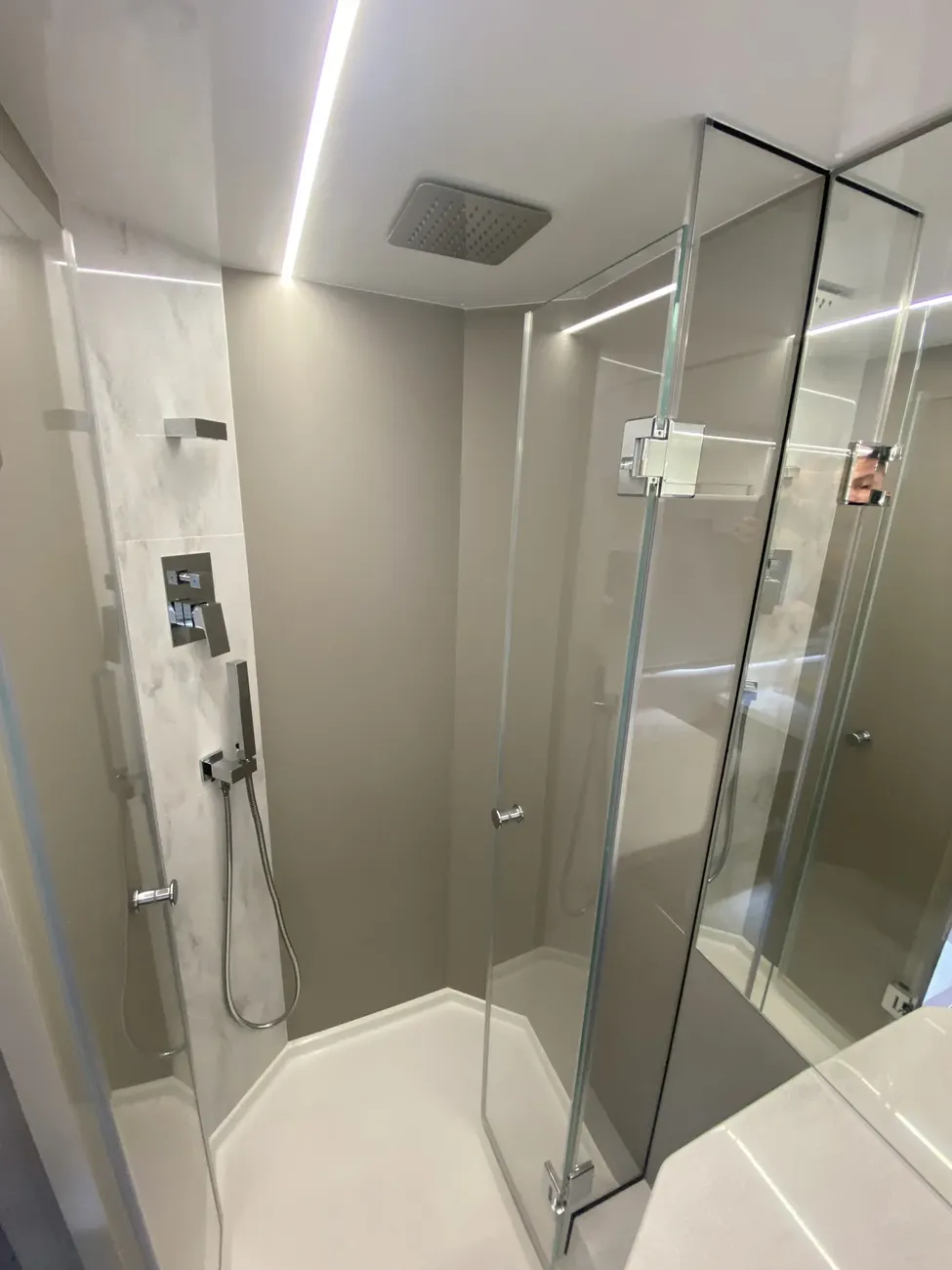 Thumbnail von Galeon 440 FLY