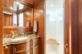 Thumbnail von GRAND ALASKAN 	Enclosed Bridge CPMY