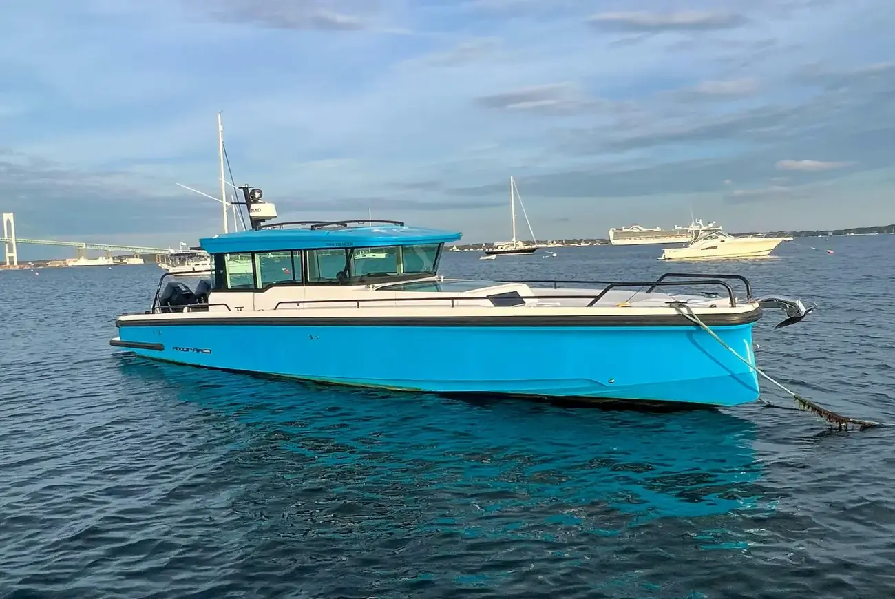 Axopar 37 XC Cross Cabin Tiny Dancer