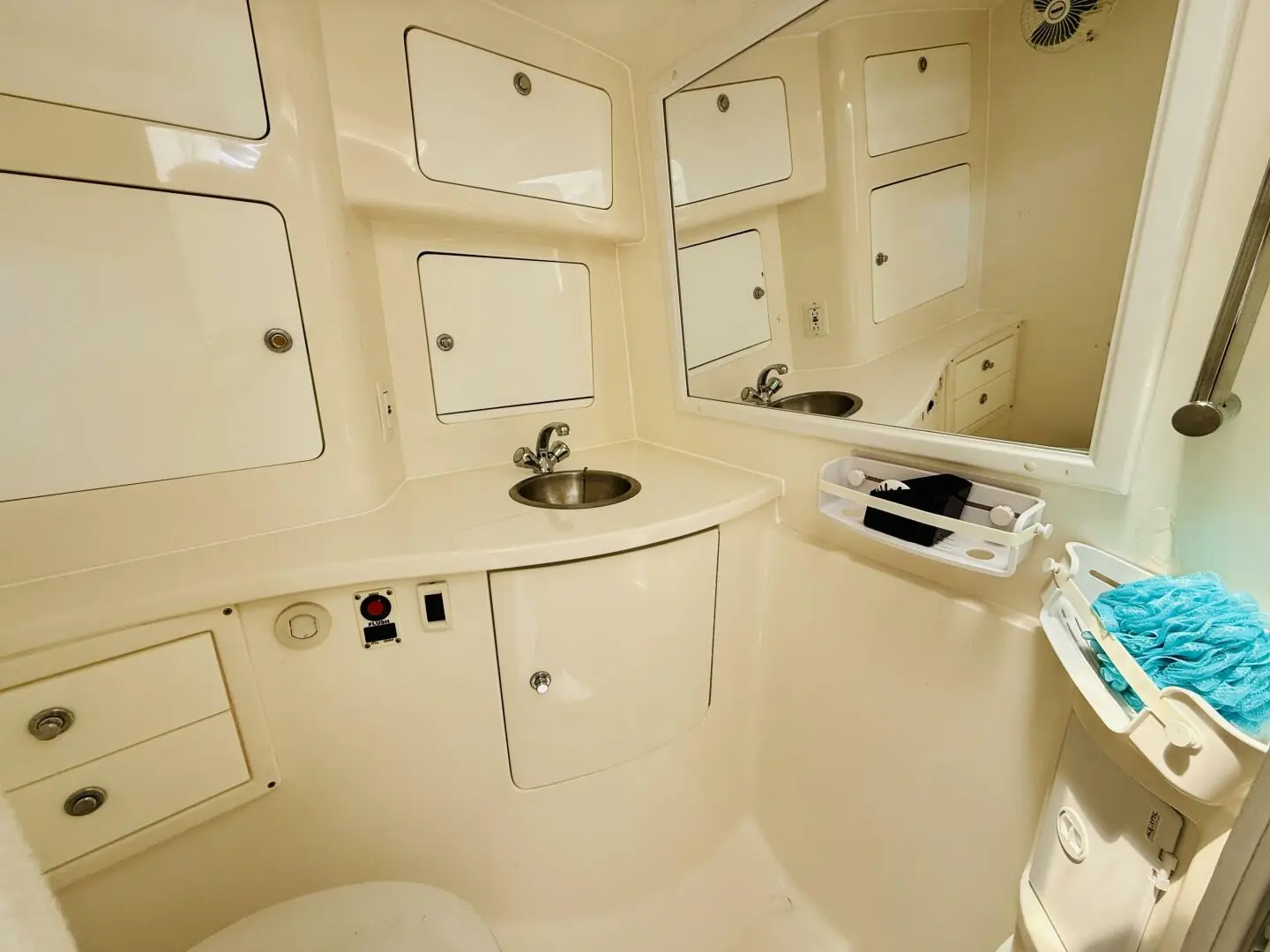 Thumbnail von Intrepid 377 WA