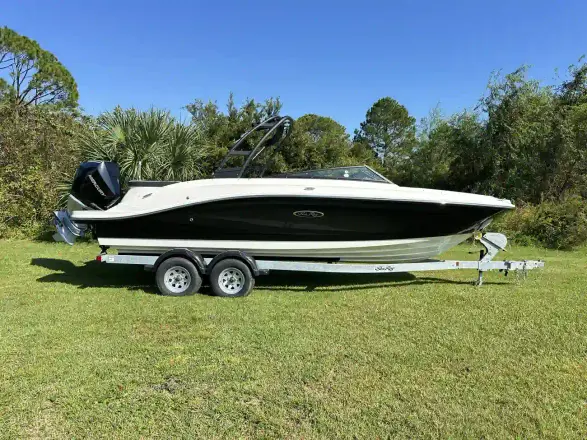 Sea Ray SPX 230 Outboard