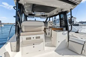 Thumbnail von Boston Whaler 365 Conquest