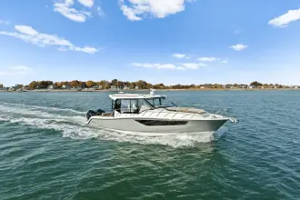Thumbnail von Boston Whaler 365 Conquest
