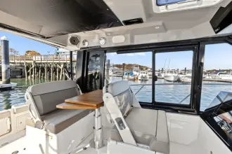 Thumbnail von Boston Whaler 365 Conquest