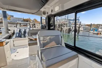 Thumbnail von Boston Whaler 365 Conquest