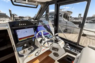 Thumbnail von Boston Whaler 365 Conquest