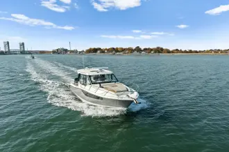 Thumbnail von Boston Whaler 365 Conquest
