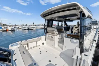 Thumbnail von Boston Whaler 365 Conquest